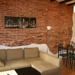 Rustic 2 Bedroom Poble Sec Apartamento
